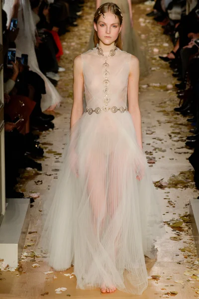 Look 64